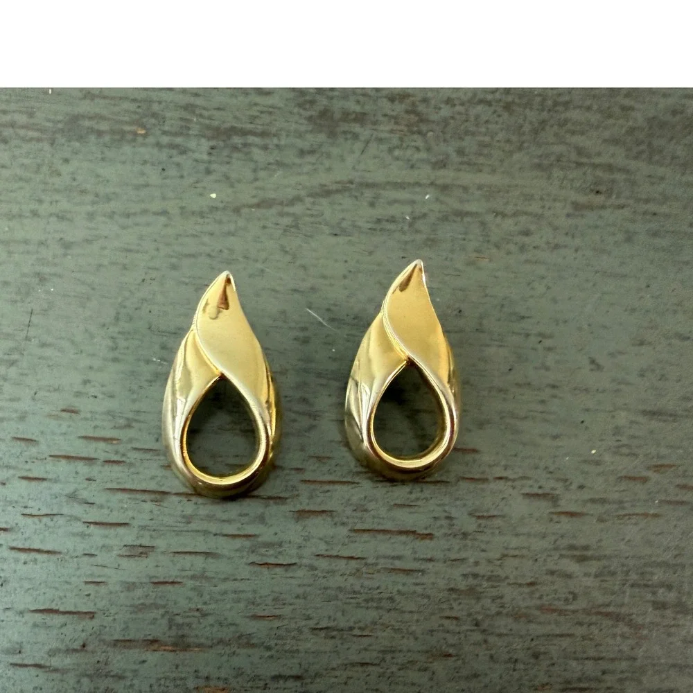 Vintage Gold Tone Teardrop Stud Earrings Open Loop Sculptural Post Back Jewelry